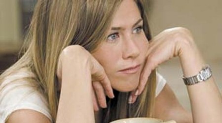 Jennifer-Aniston-hands-face